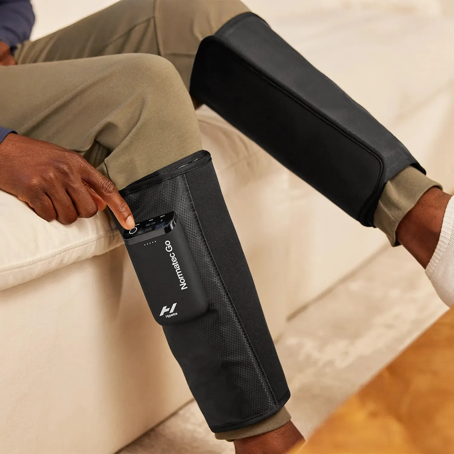 Normatec Go συσκευή γάμπας με συμπίεση αέρα φορητή