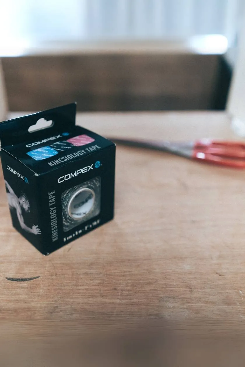 Compex Kinesiology Tape ελαστική ταινία 1 ρολό μαύρο